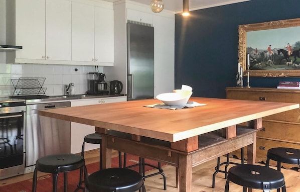 冷蔵庫、コンロ、食器洗い機、コーヒー / ティーメーカー