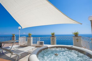 Outdoor spa tub - Piccola Tuoro (Praiano)