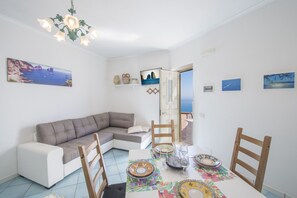 Appartement, 1 chambre | Coin séjour | Télévision