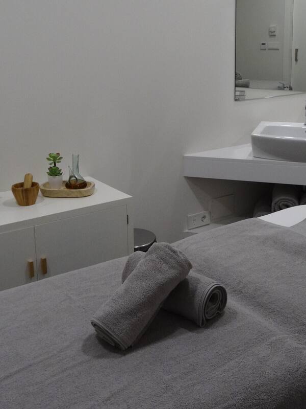 Couples treatment room(s), sauna, hot tub, steam room