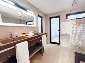 2 bedrooms, premium bedding, down comforters, in-room safe