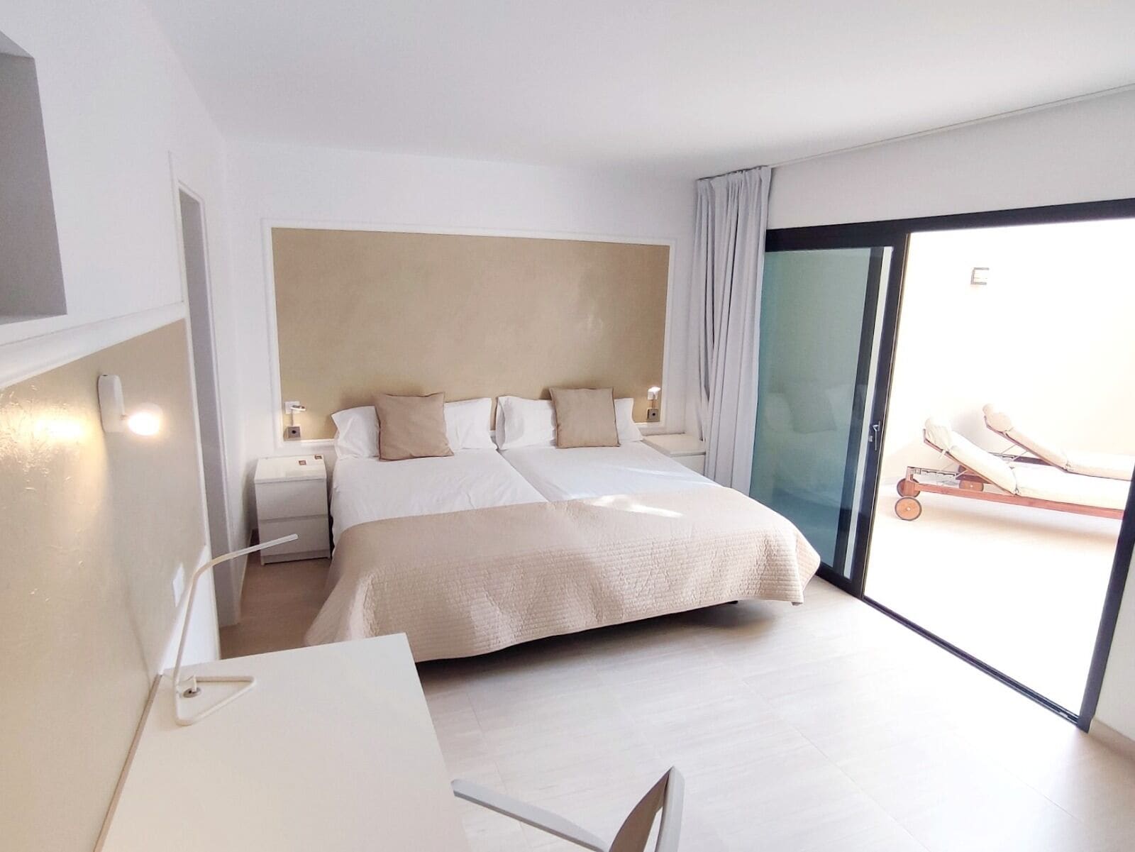 2 間臥室、高級寢具、羽絨被、客房內保險箱