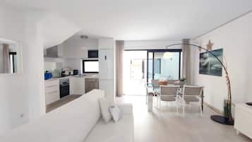 2 bedrooms, premium bedding, down duvets, in-room safe