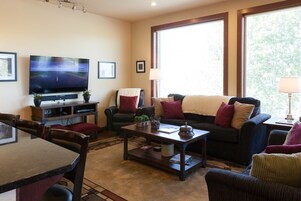 Townhome, 3 Bedrooms | Living area