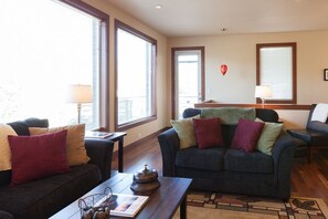 Stadtwohnung, 3 Schlafzimmer | Wohnbereich