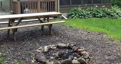 Ylelliset mökit pariskunnille ja perheille päästä pois