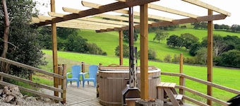 Cottage en pierre super-mignon romantique avec bain à remous et salle de bains au spa!