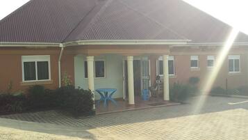 Fachada de la propiedad