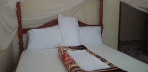 Dobbeltrom | Skrivebord og sengetøy