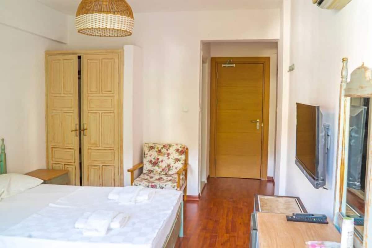 2 bedrooms, blackout curtains, soundproofing, iron/ironing board