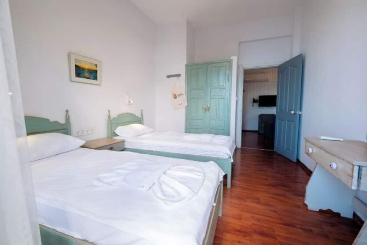 Blackout curtains, soundproofing, iron/ironing board, free WiFi