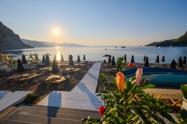 On the beach, free beach cabanas, beach shuttle, sun-loungers - Diplomat Hotel (Marmaris)