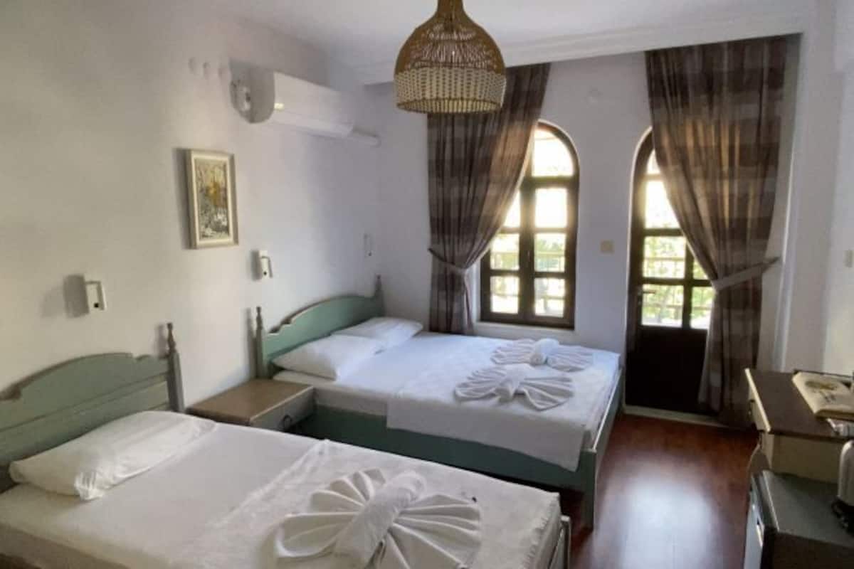 Blackout curtains, soundproofing, iron/ironing board, free WiFi