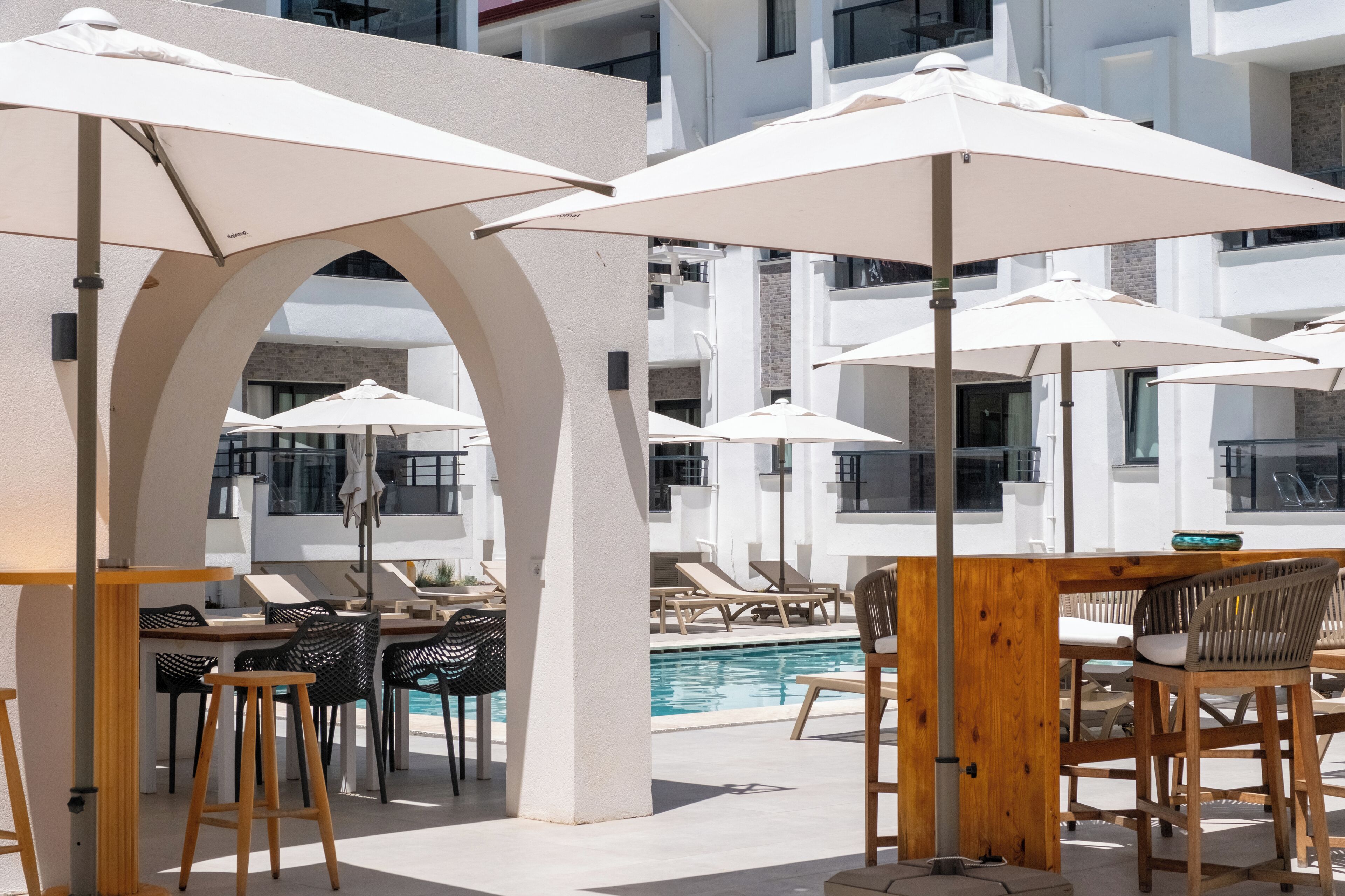 Seasonal outdoor pool, pool umbrellas, sun loungers