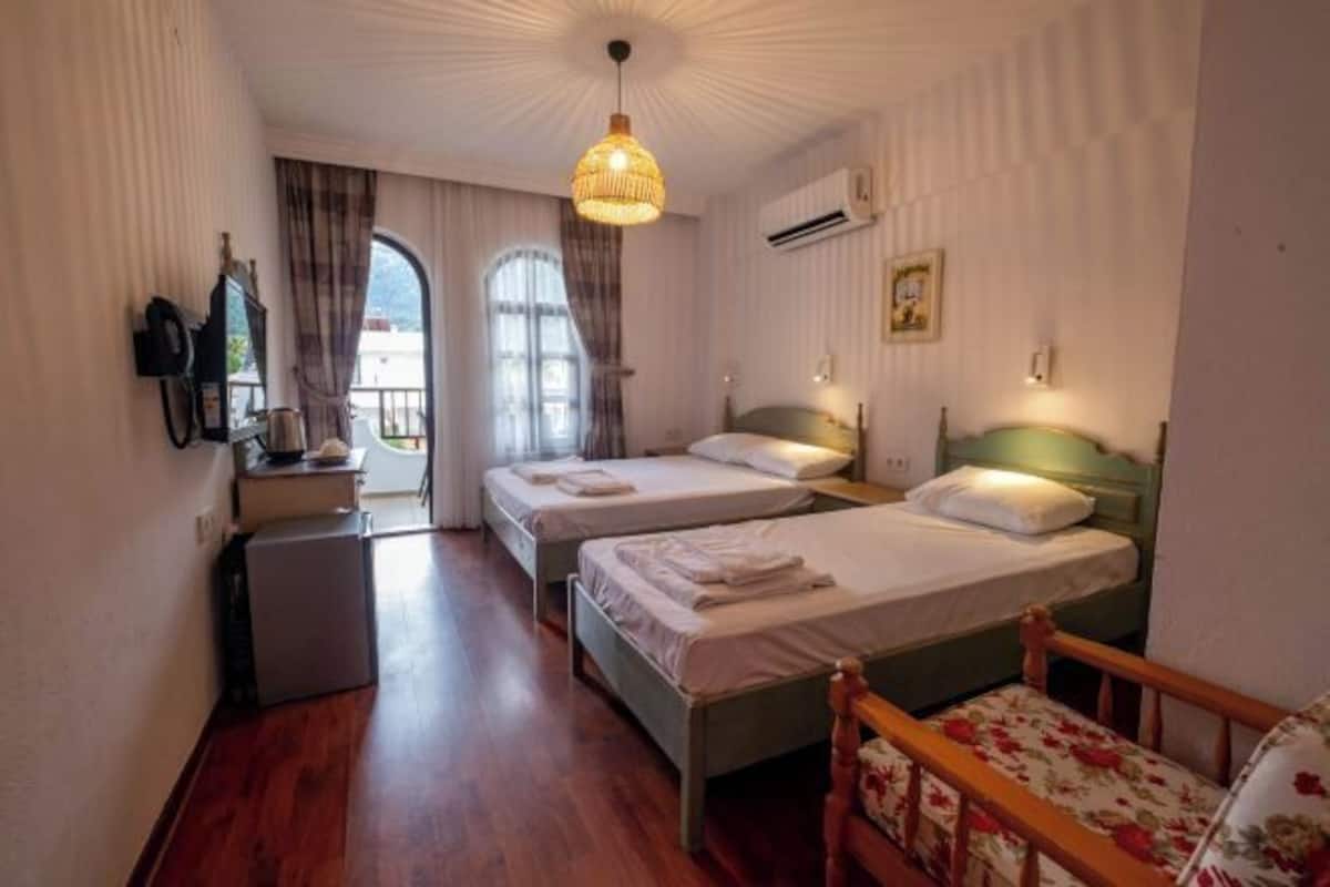 Blackout curtains, soundproofing, iron/ironing board, free WiFi