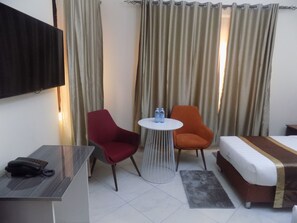 Deluxe tweepersoonskamer | Luxe beddengoed, bedden met traagschuimmatrassen