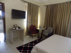 Deluxe Double Room | Premium bedding, memory foam beds, individually decorated - Jarin Hotels (Kampala)