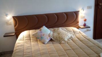 Classic Double Room | Desk, soundproofing, rollaway beds, free WiFi