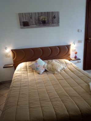 Classic Double Room | Desk, laptop workspace, soundproofing, rollaway beds - B&B Severini (Morrovalle)