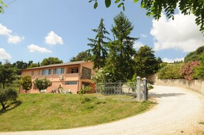 المنشأة من الخارج