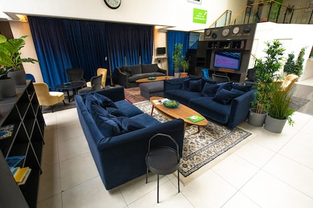 Sitzecke in der Lobby. Hotell Kvarntorget