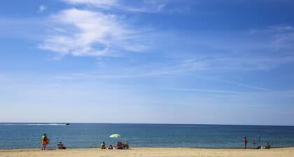 REUS MEDITERRANI - Beachfront Apartment