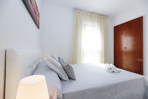 2 habitaciones, tabla de planchar con plancha y wifi gratis 