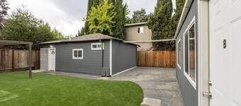 5BR House | Downtown Redwood City | 10mins to Stanford/Palo Alto | Parking