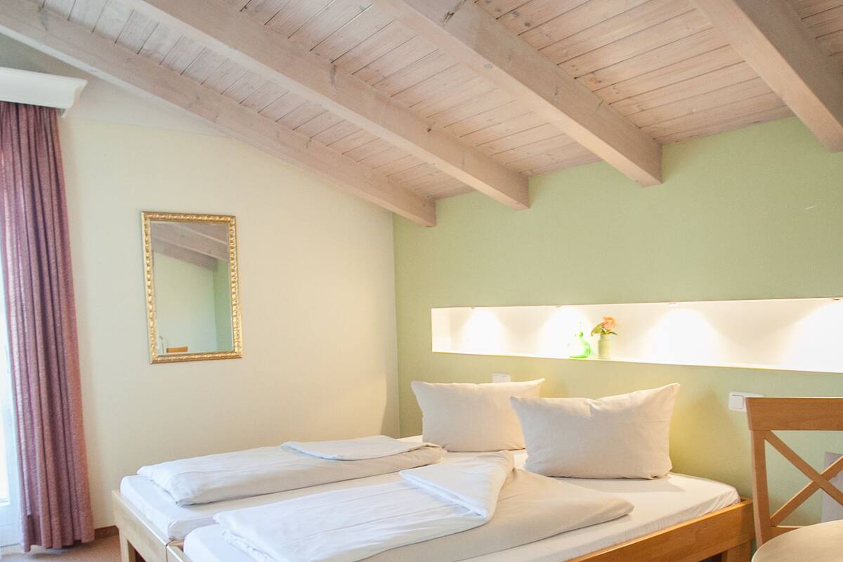 Double Room | Cribs (surcharge), WiFi (free), bed sheets