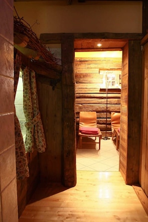 Sauna, hot tub, steam room
