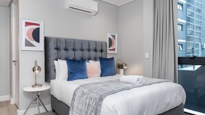 Comfort appartement | 1 slaapkamer, luxe beddengoed, een kluis op de kamer, een bureau