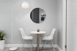 In-room dining - 35 On Main 102 (Cape Town)
