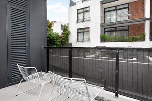 Comfort Apartment | Terrace/patio - 35 On Main 102 (Cape Town)