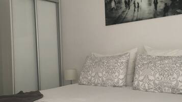 Comfort Apartment, 2 Bedrooms, Balcony | In-room safe, blackout drapes, soundproofing, iron/ironing board