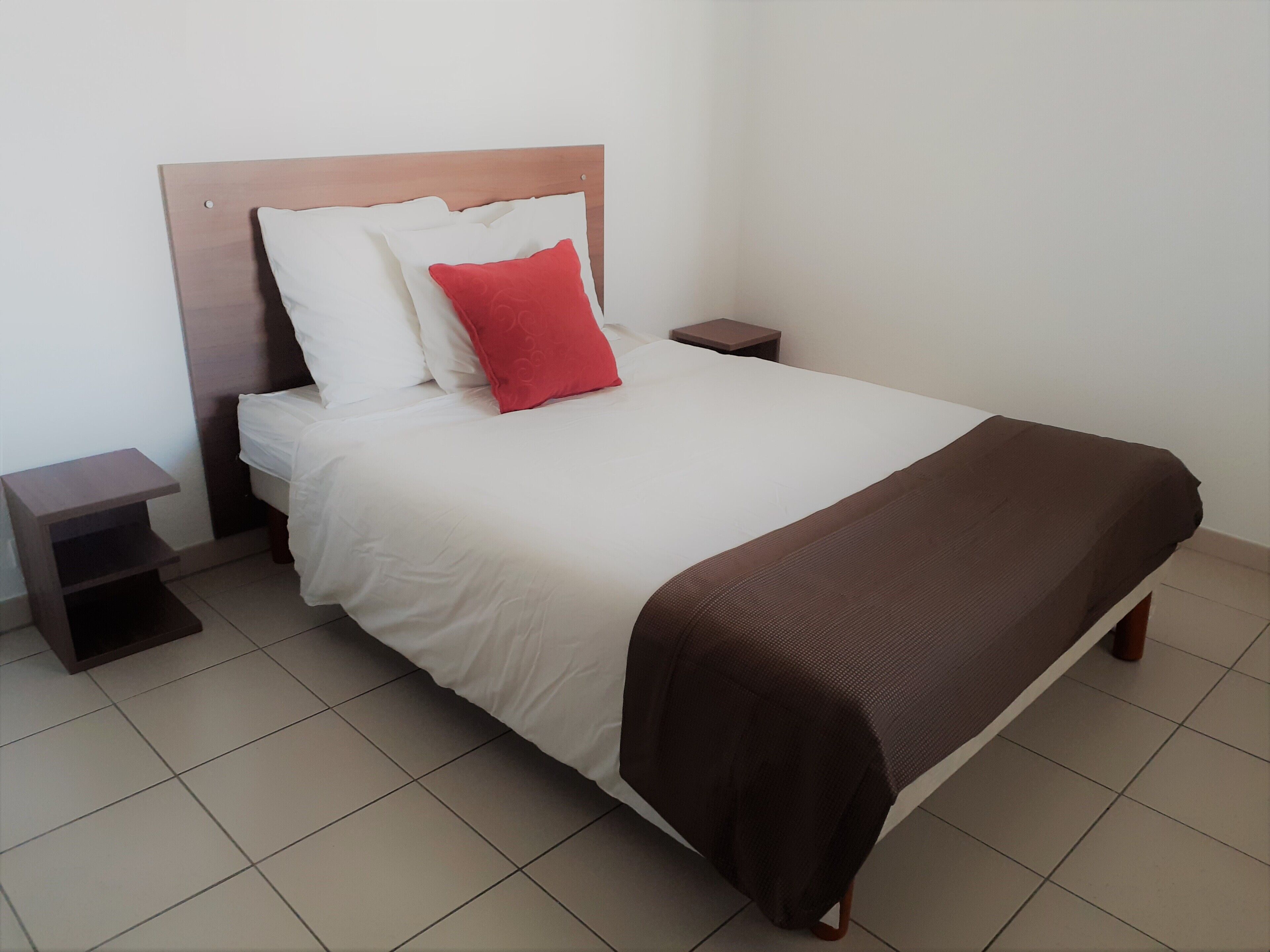 Classic-huoneisto | Tallelokero huoneessa, työpöytä, äänieristys, ilmainen Wi-Fi