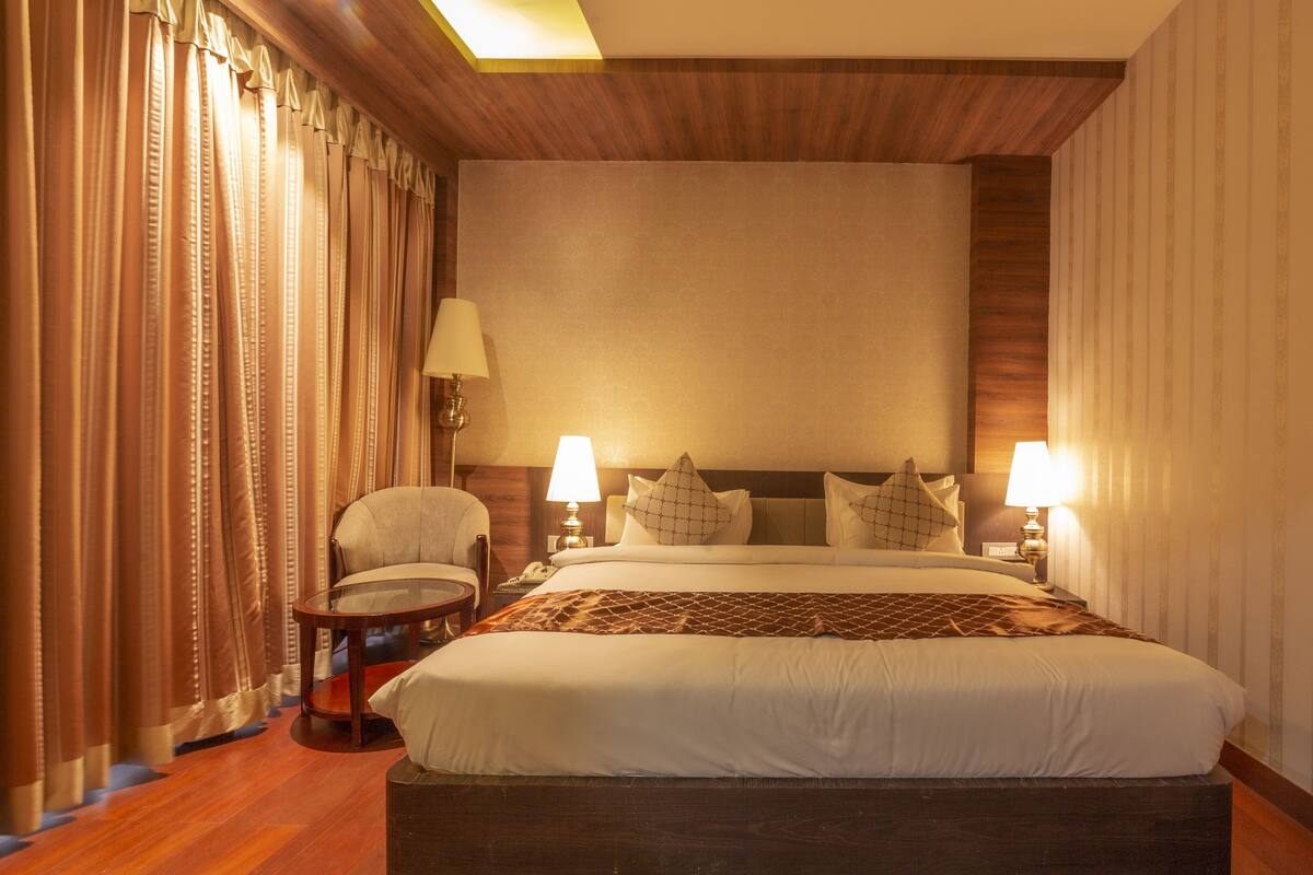 Premium Room | Minibar, in-room safe, iron/ironing board (on request), WiFi (free)