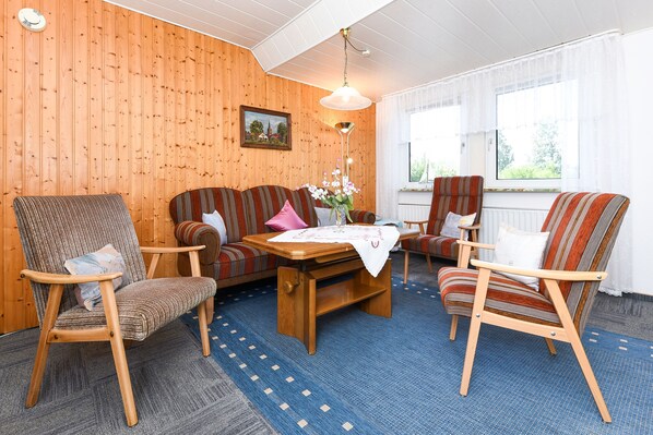 TV - Apartment "Starboard" - "House Beluga" (Esens)