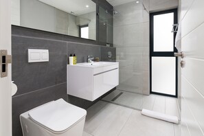 Comfort Apartment | Bathroom