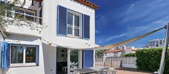 BAHIA 28 Lovely villa with PRVATE POOL and garden. 300m from the beach