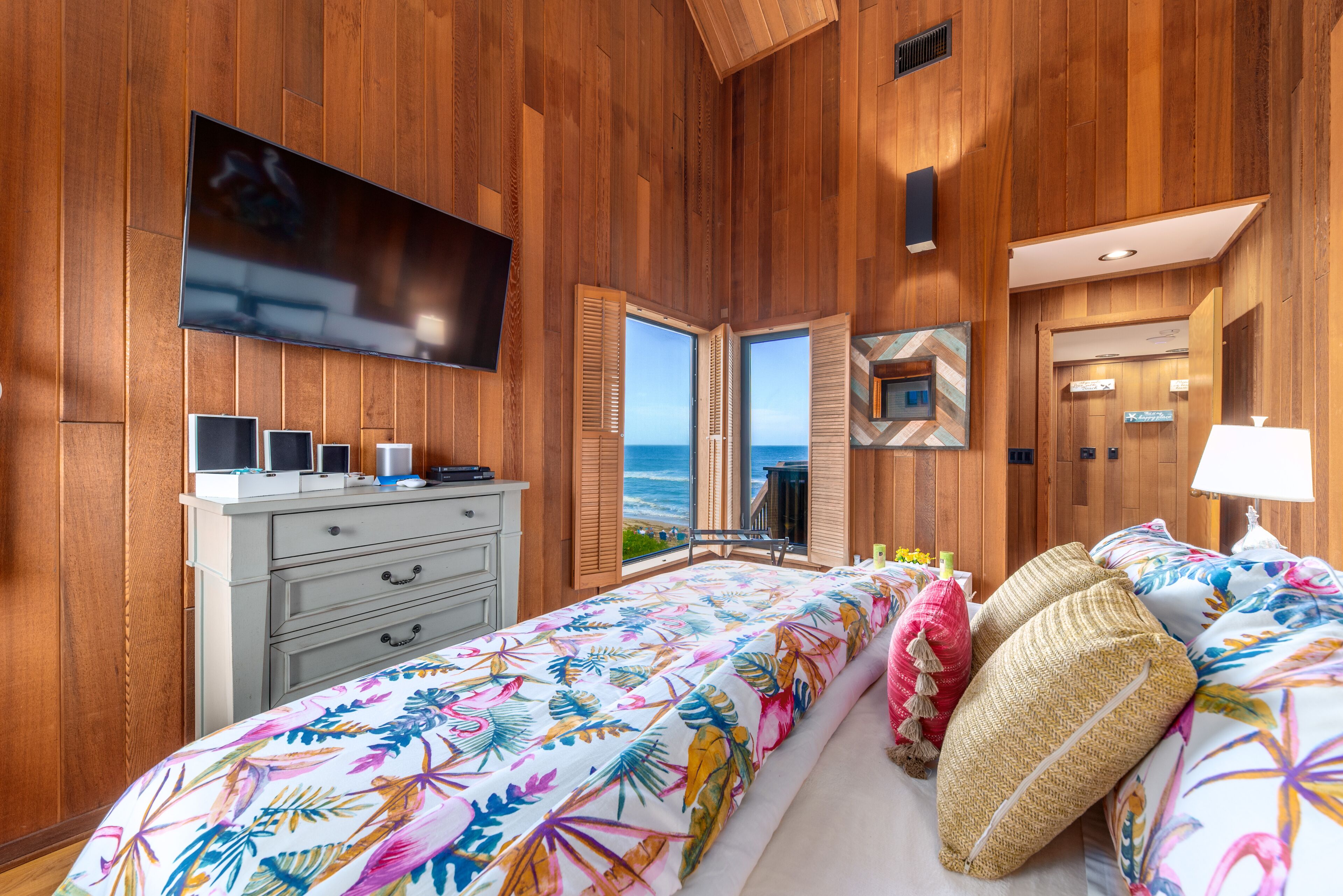 17 bedrooms, in-room safe, desk, iron/ironing board