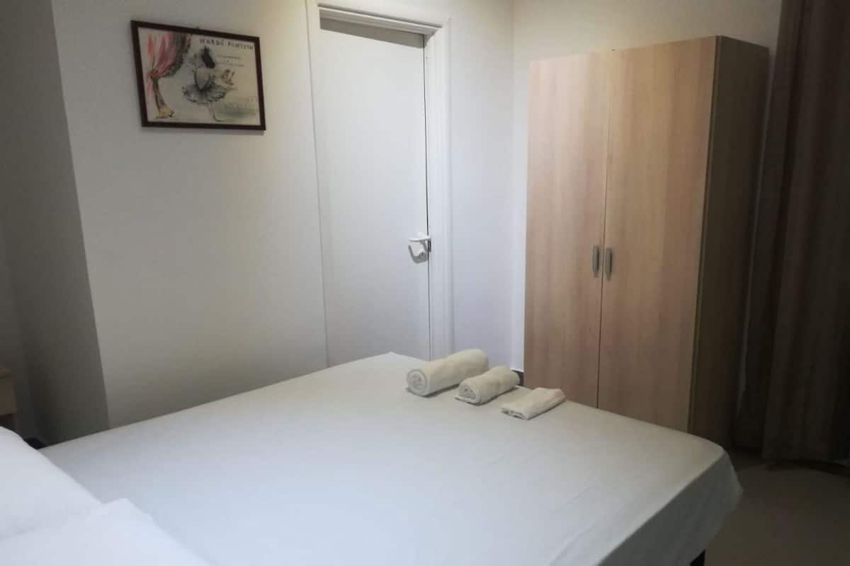 Biancheria da letto di alta qualità, minibar, tende oscuranti