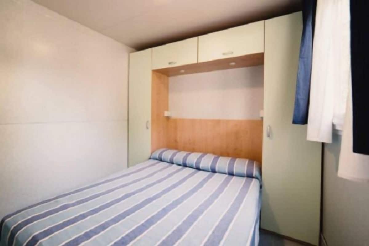 Mobile Home, Kitchenette | Minibar, free WiFi, bed sheets, wheelchair access