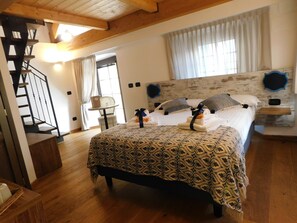 Basic Suite | Minibar, individually furnished, desk, blackout drapes - NicoMat Rooms (Domodossola)