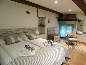 Superior Room | Minibar, individually furnished, desk, blackout drapes - NicoMat Rooms (Domodossola)