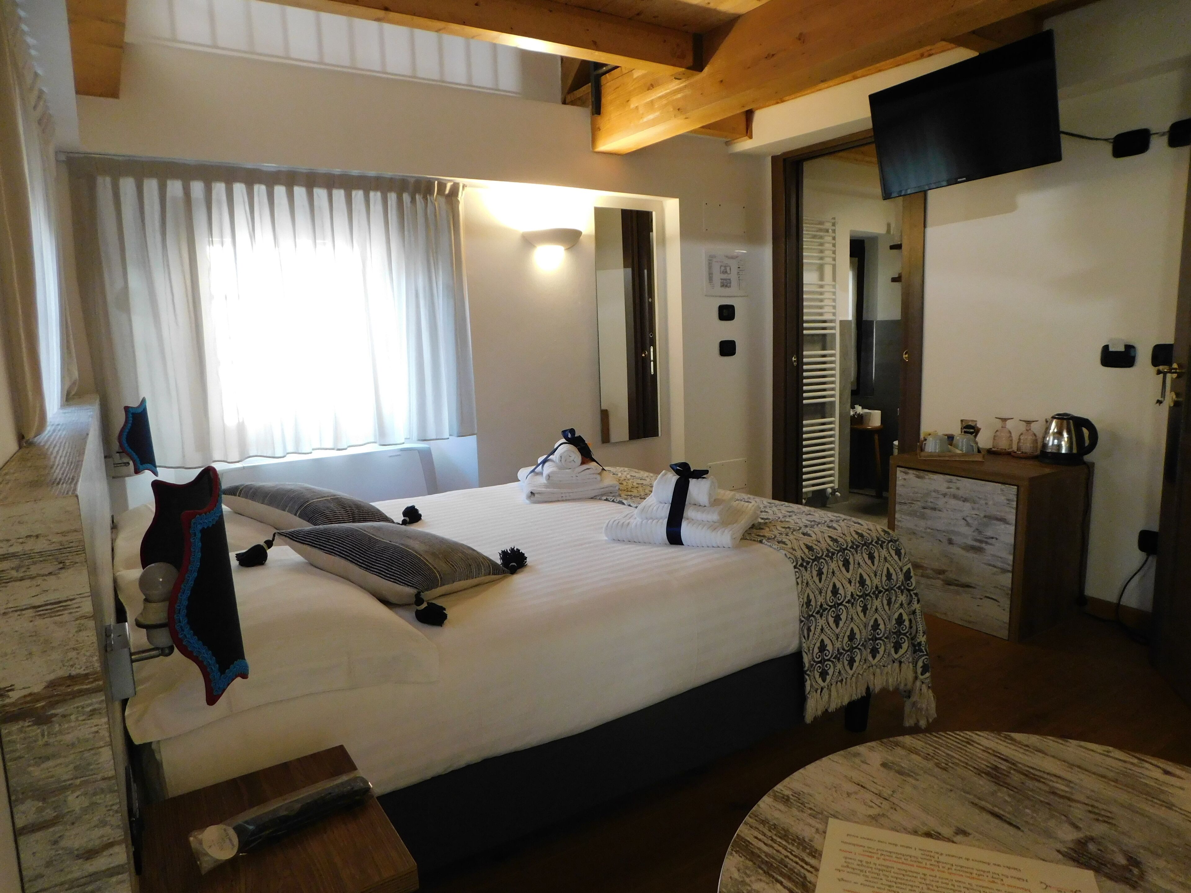 標準客房 | 迷你吧、布置獨特、書桌、遮光布/窗簾