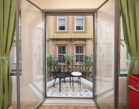 Junior Suite, Balcony | 1 bedroom, premium bedding, Select Comfort beds, minibar