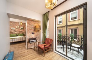 Junior Suite, Balcony | 1 bedroom, premium bedding, Select Comfort beds, minibar - Hotel Des Arts Galata (Istanbul)