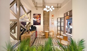 Coin salon dans le hall