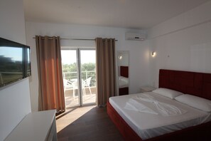 Tremannsrom – deluxe | 1 soverom, skrivebord og ekstrasenger (mot et tillegg)