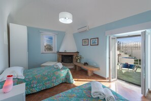Villa, 2 Bedrooms | 2 bedrooms, iron/ironing board, free cribs/infant beds, travel crib - Casa Punta Paradiso (Praiano)
